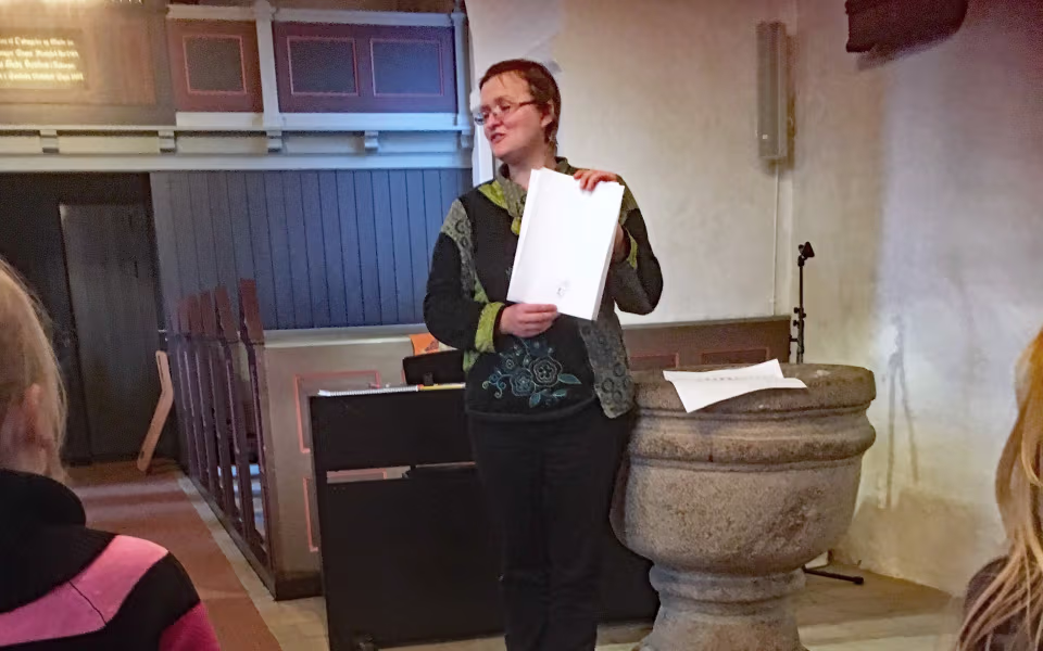 Børnekoret i Ansager ledes af musiker og musikpædagog Cecilie S. Hansen.