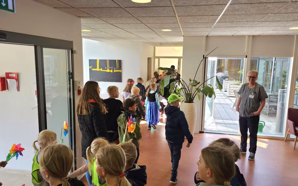 Tistrup Screaming Karneval. Billeder fra Børnehave, Plejehjem og Torvet.