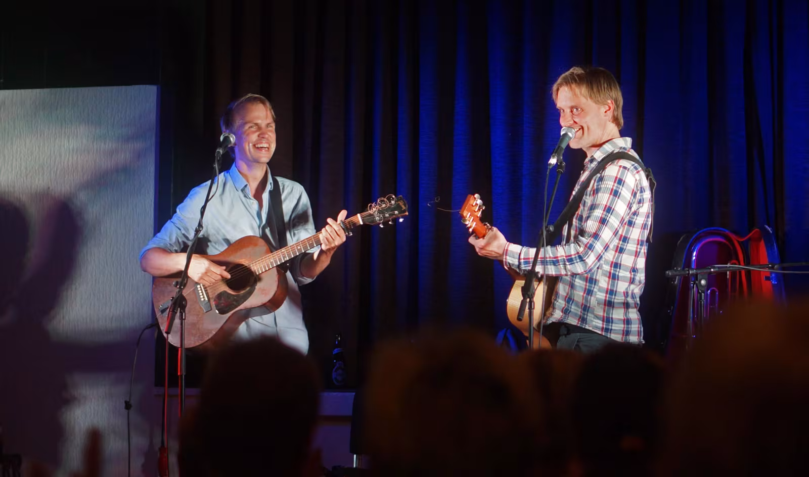 Tue West og Mads Mouritz smittede hele salen på Ansager Musik Hotel med godt humør