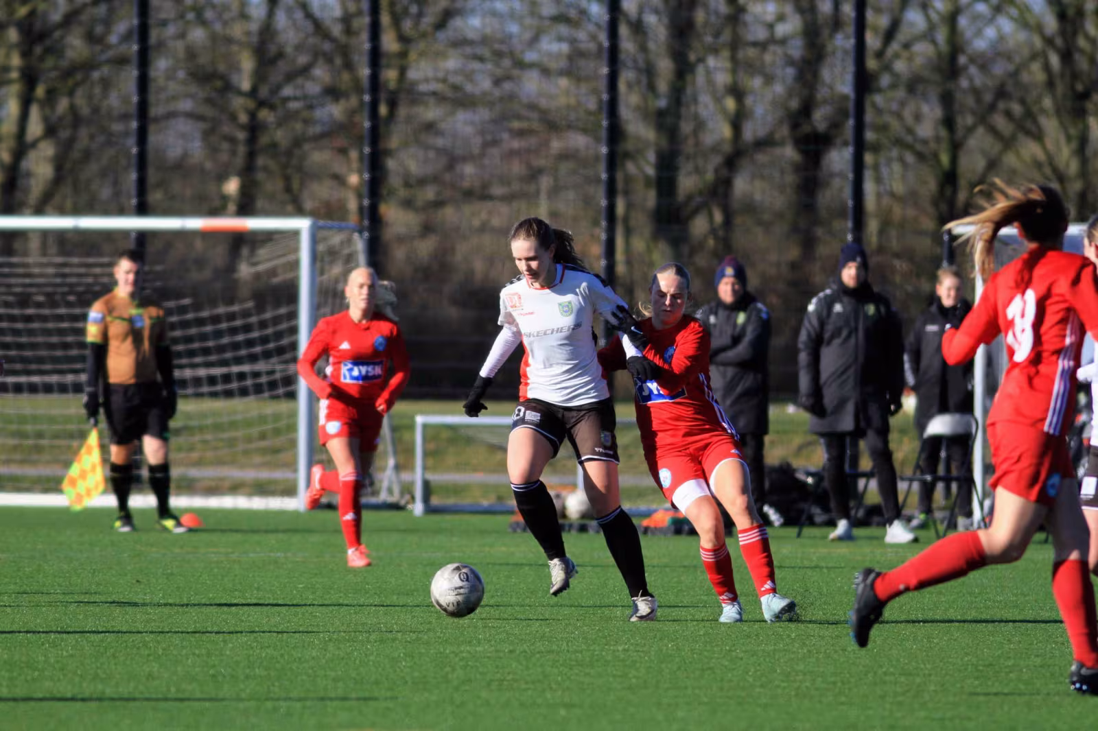 Den nye forsvarsspiller Freya Winther viste gode takter i kampen mod Silkeborg