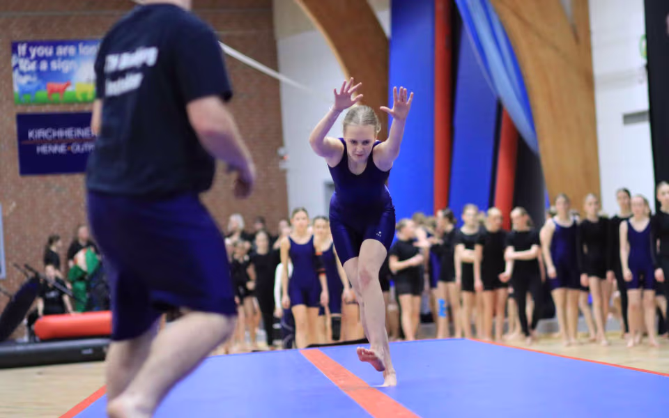 Julegymnastik samler fuldt hus