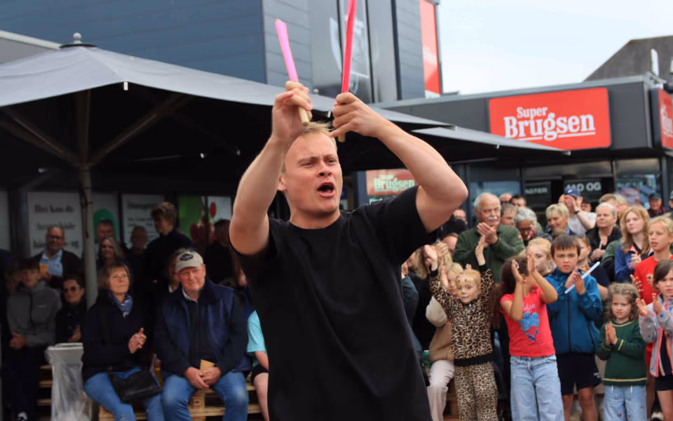 Sommeraften med rytmer i byen
