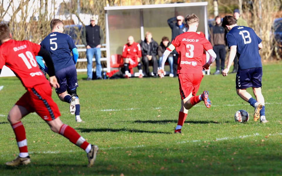 Fodbold Serie 3 herre Ølgod vandt hjemme 4-3 over HTS - Se billeder fra kampen.