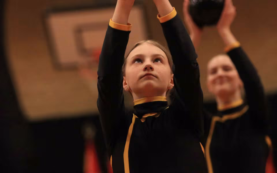 Farverig opvisning lyser Sportspark op