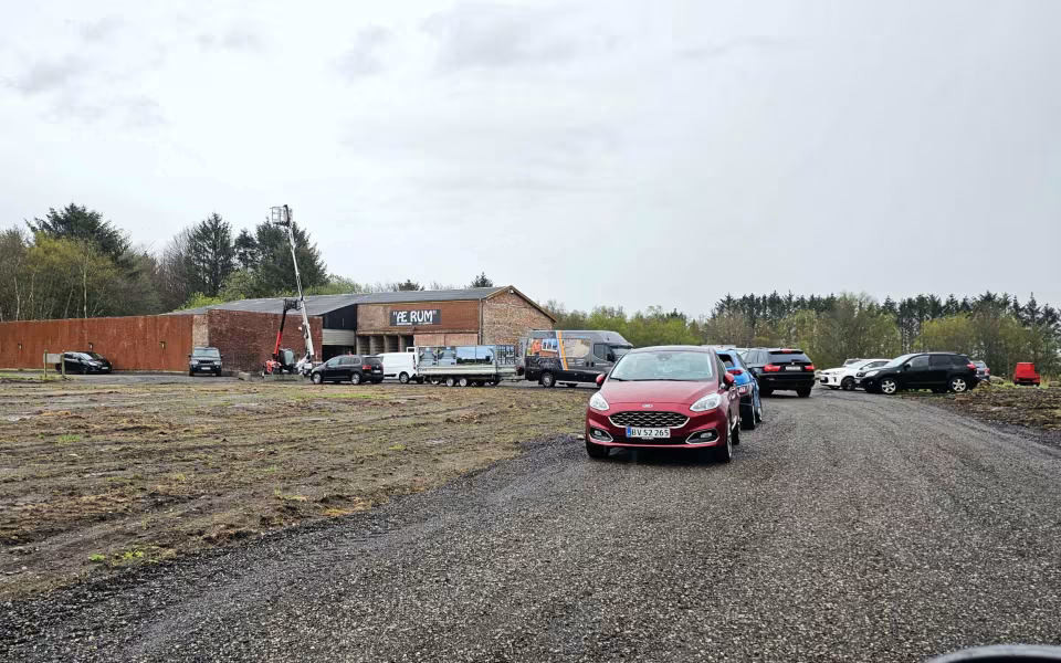 Godt besøgt til åbent hus-arrangement hos "Æ Rum" og Toft Udlejning .