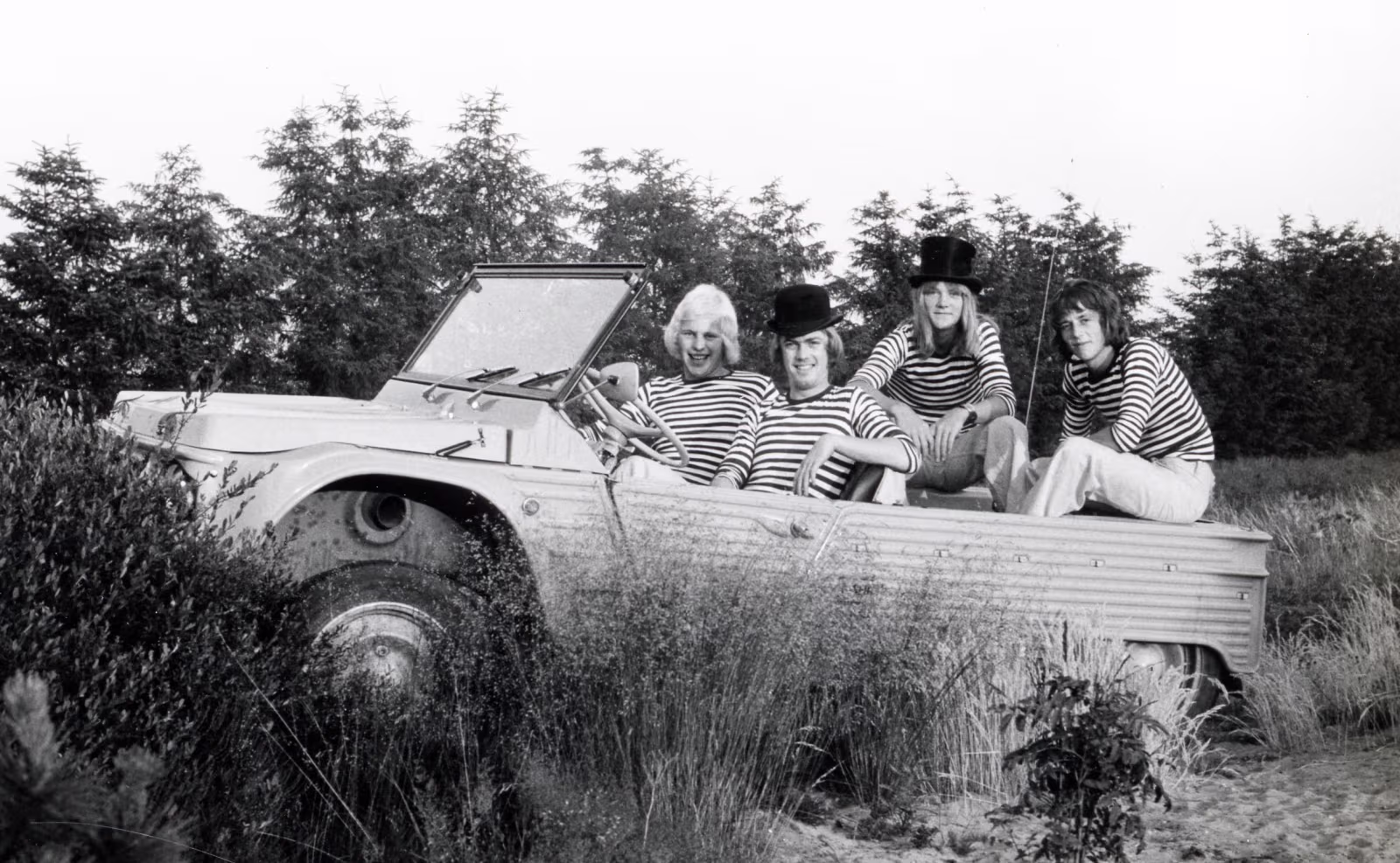 Taifuns med Finn, Viggo, Filt og Carsten spillede til bal i og omkring Ansager i 1970erne.