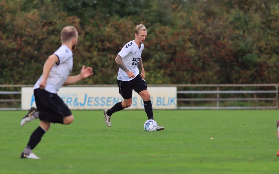 Varde redder point i overtiden