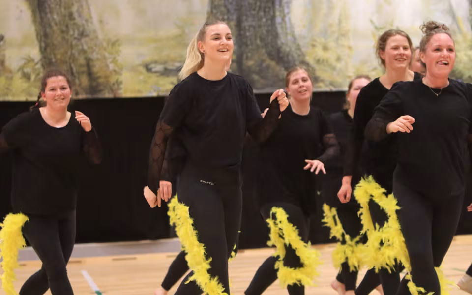 Forårsopvisning styrker integration i Outrup