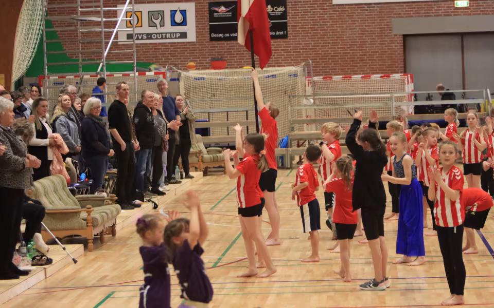 Forårsopvisning styrker integration i Outrup