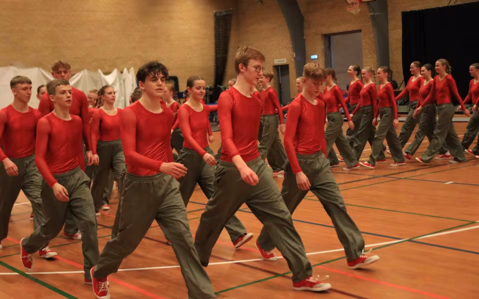 Farverig opvisning lyser Sportspark op
