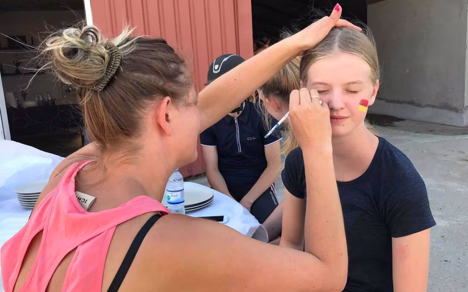 Solen skinner over RIKA’s ridelejr