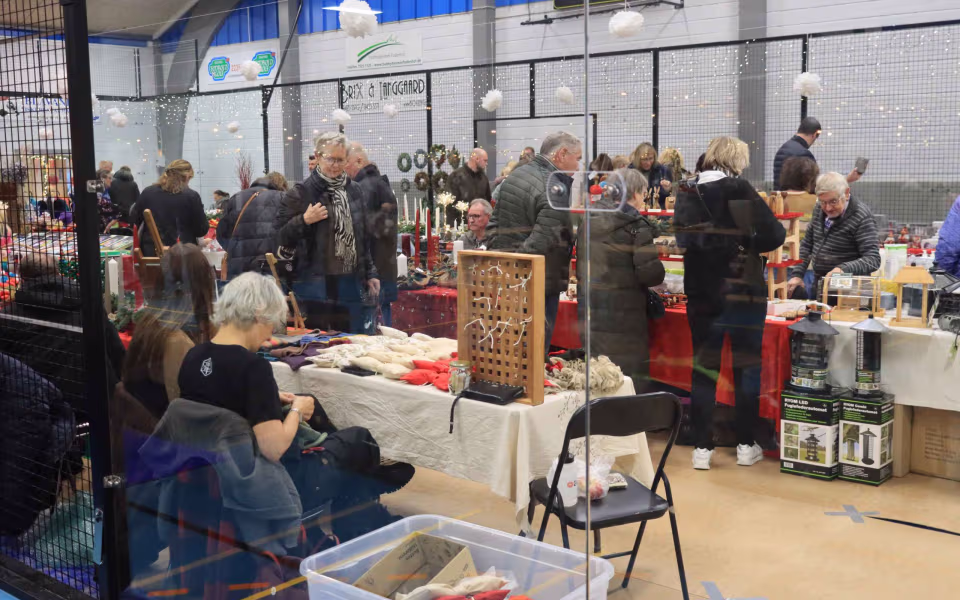 Julemarked samlede Billum i hallen