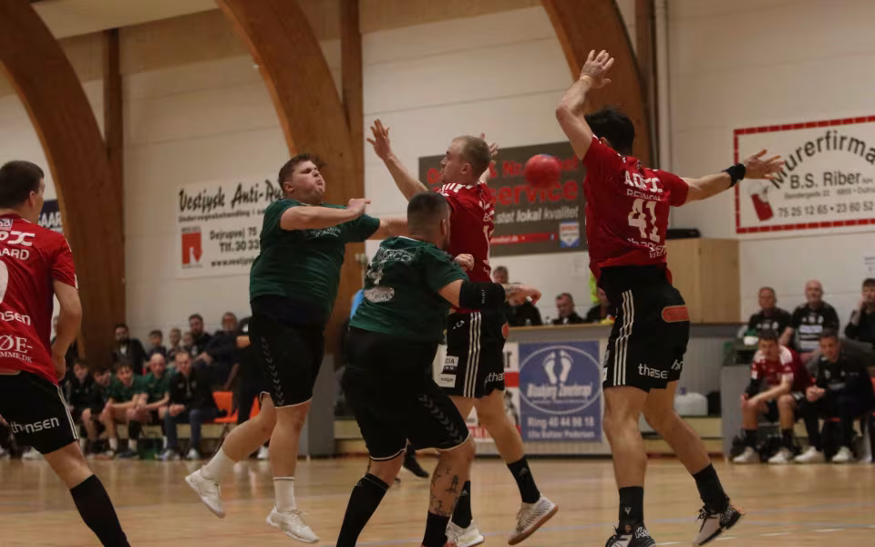 Blåbjerg HK  fejrer håndboldfest trods nederlag
