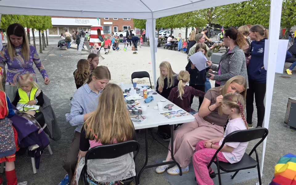 Stor deltagelse til Tistrup Screaming Carneval på torvet - Se de mange billeder