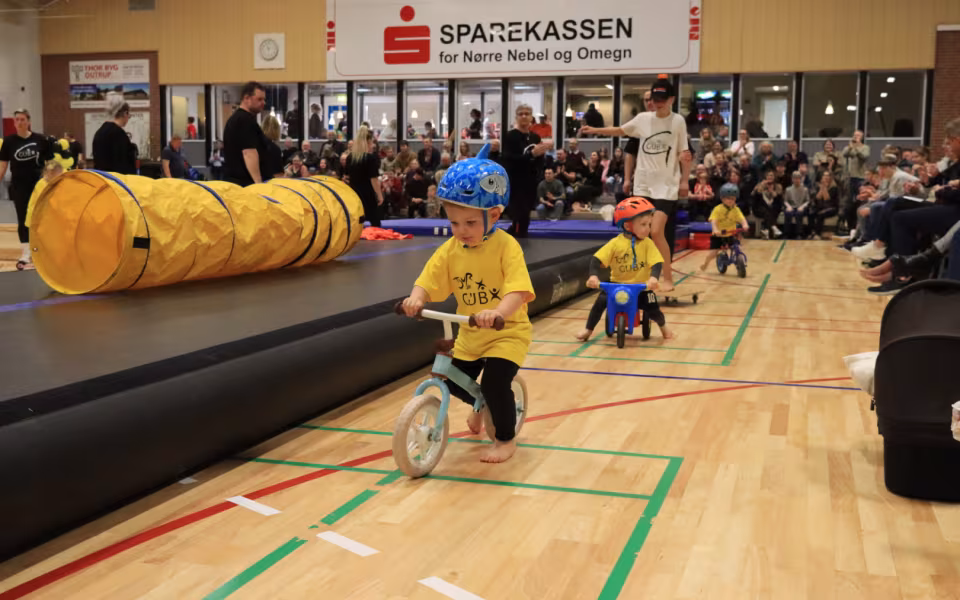 Forårsopvisning styrker integration i Outrup
