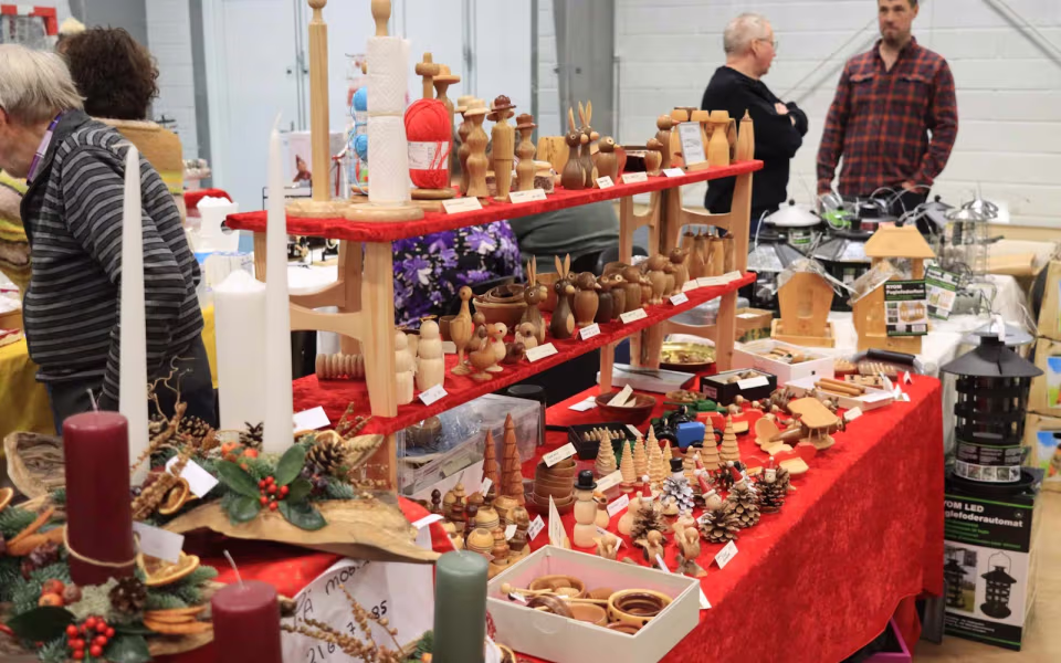 Julemarked samlede Billum i hallen