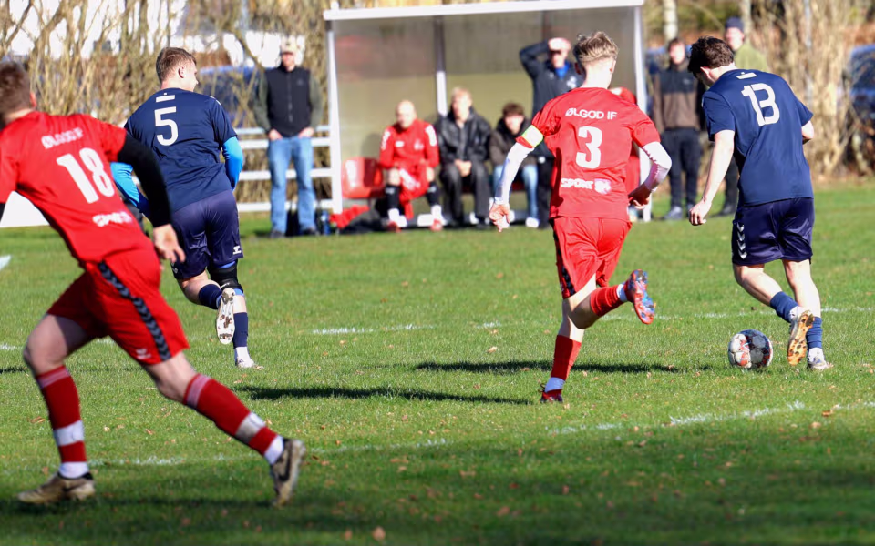 Fodbold Serie 3 herre Ølgod vandt hjemme 4-3 over HTS - Se billeder fra kampen.
