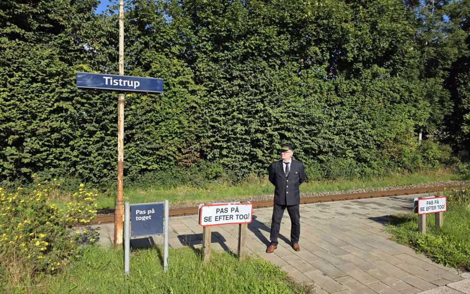 Tistrup Station forvandlet til et festligt samlingspunkt i anledning af den vestjyske længdebane 150-års jubilæum.