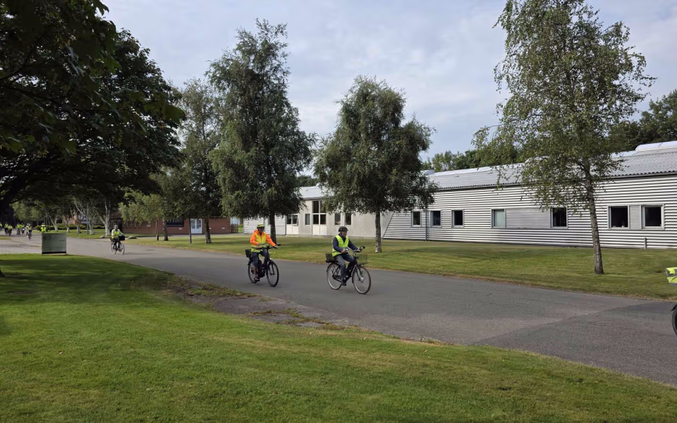 Tistrup Cykler Sammen på smagfuldt besøg hos Mums Kager i Skovlund