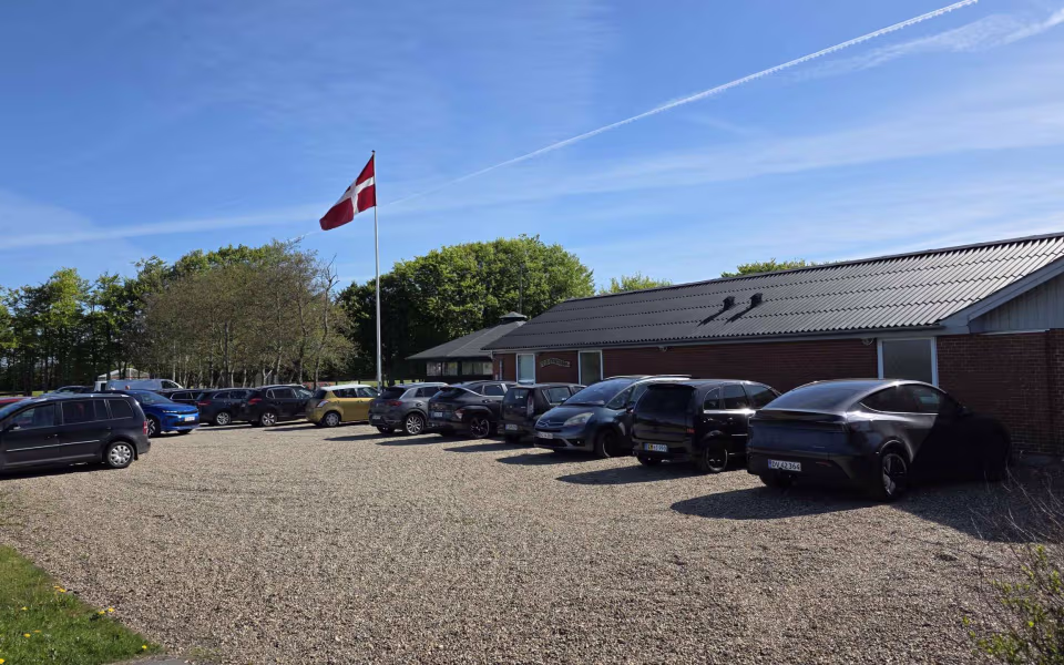 Årets Loppemarked på Krusbjerg Stadion: En dag med fællesskab, handel og stærke traditioner.