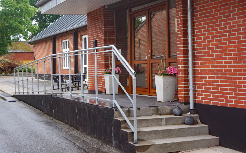 Hotellet som naturligt samligssted i byens hjerte, nu også med 7 nye værelser.
