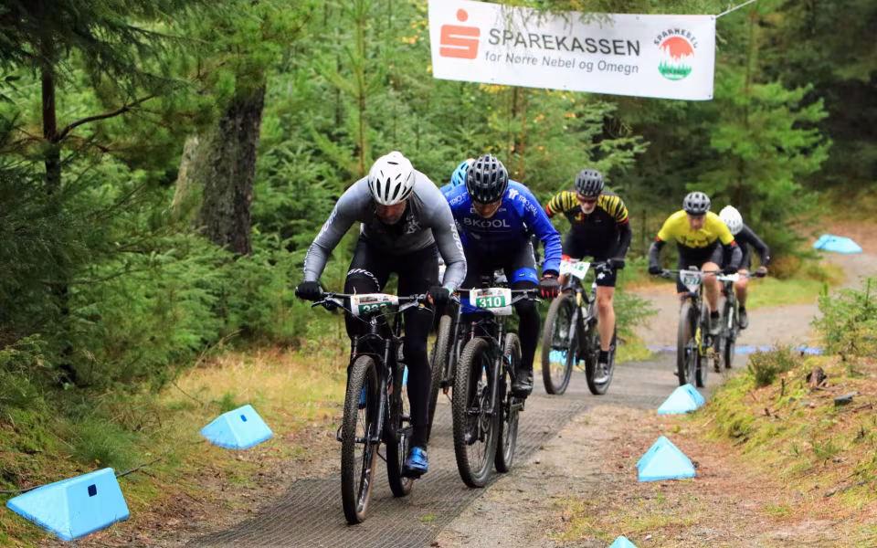 Mountainbike ryttere imponerede trods vådt vejr