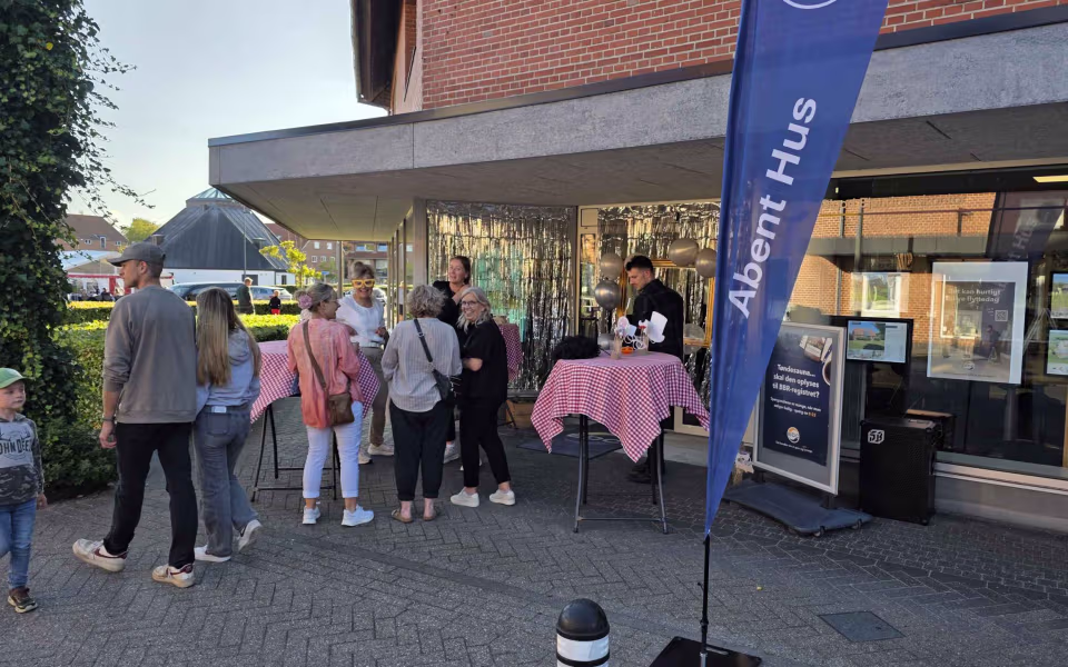 Billeder fra - Et brag af en Late Night fredag aften i Ølgod.