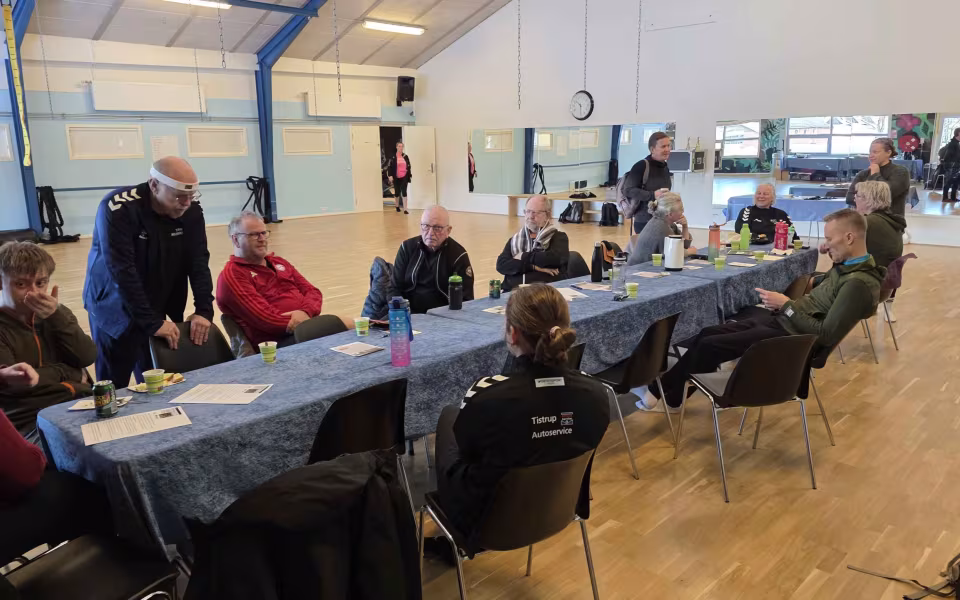 Seks timers cykelglæde i Trim Tistrup gav små 9.000 kr. til Julemærkehjemmet Fjordmark.