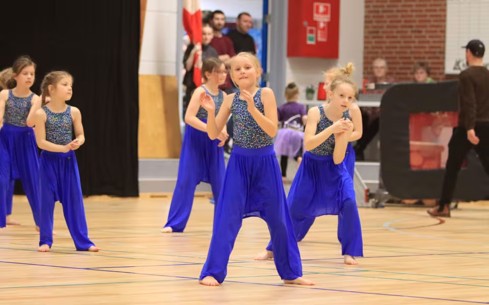 Forårsopvisning styrker integration i Outrup
