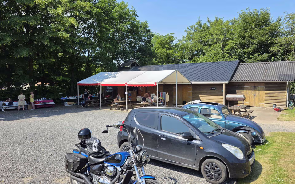 Loppemarked på Ølgod Camping blev en varm fornøjelse