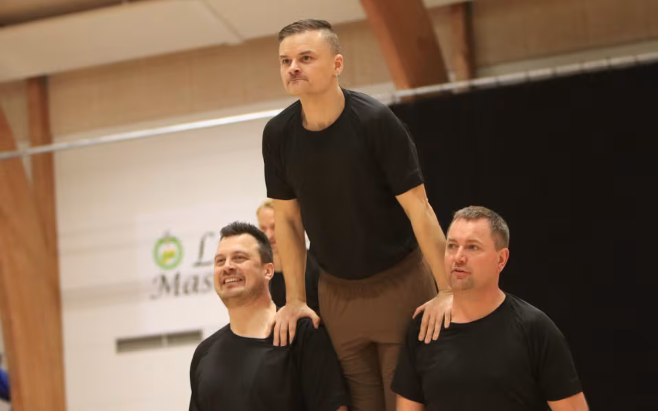Forårsopvisning styrker integration i Outrup