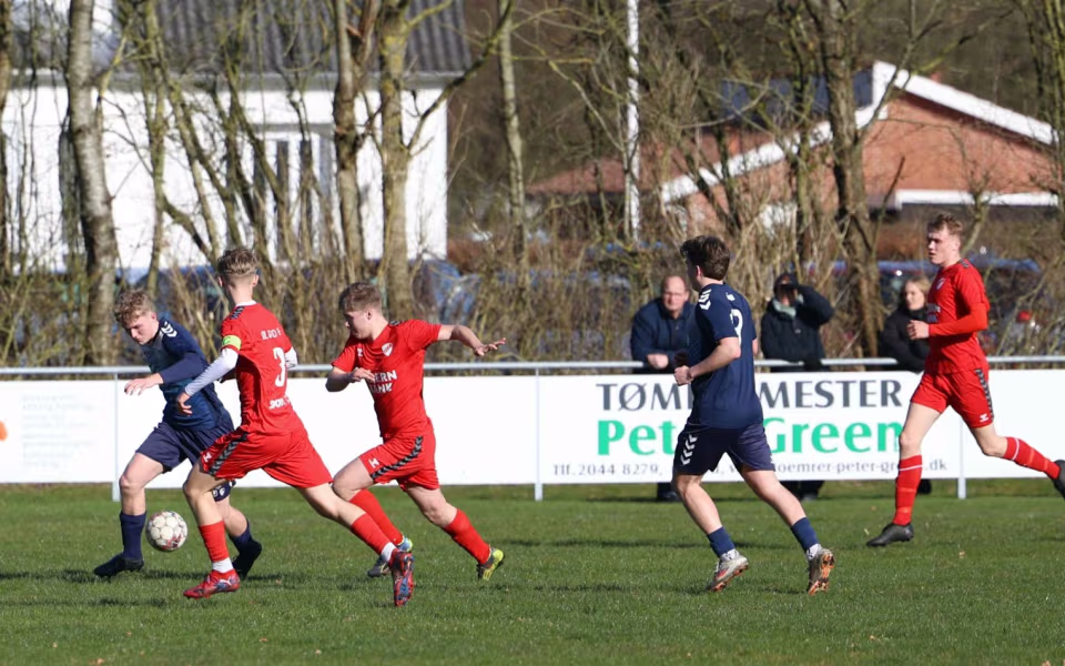 Fodbold Serie 3 herre Ølgod vandt hjemme 4-3 over HTS - Se billeder fra kampen.