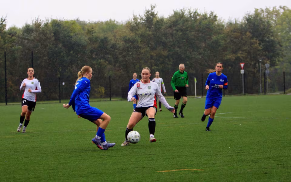 Varde IF U-16 Piger tabte hjemmekampe i regn