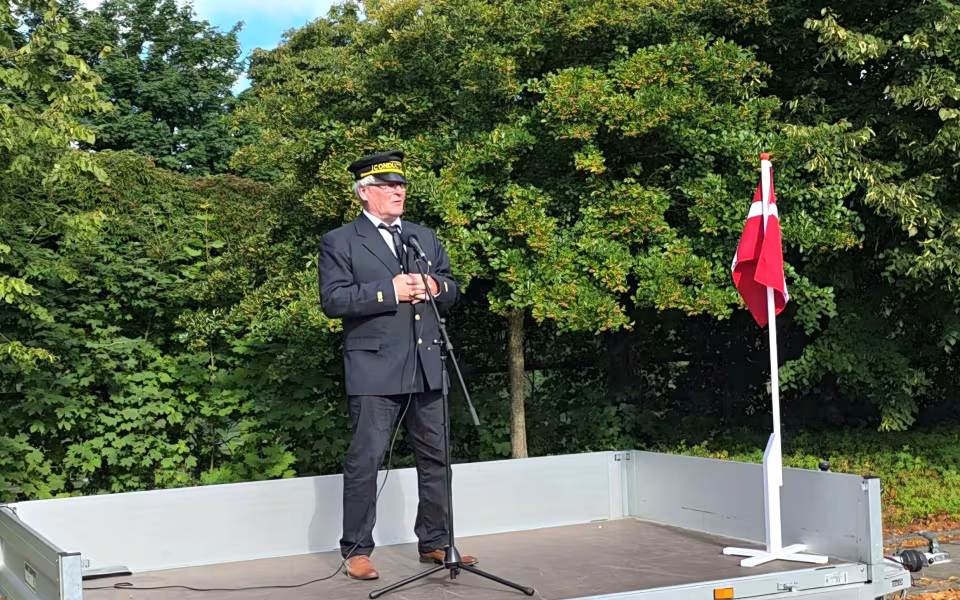 Tistrup Station forvandlet til et festligt samlingspunkt i anledning af den vestjyske længdebane 150-års jubilæum.