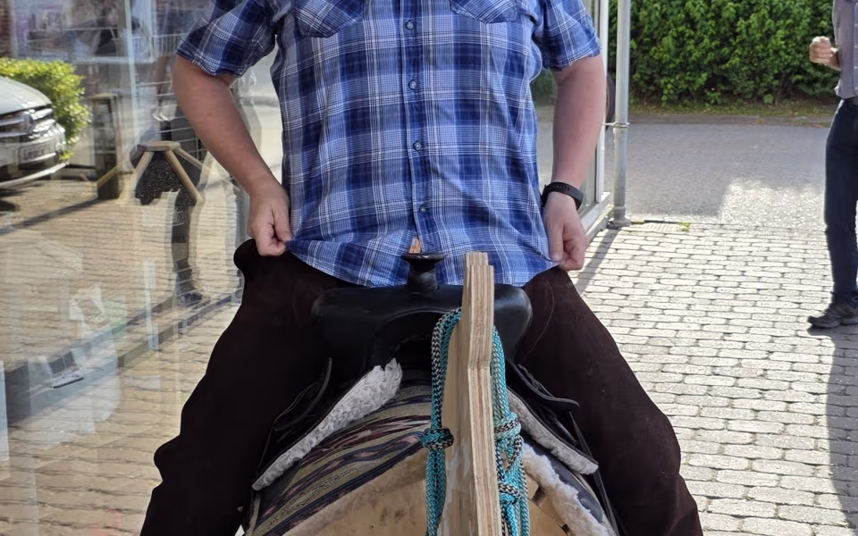 Cowboystemning og fællesskab ved Late Night i Ølgod. Se billeder fra aftenen.