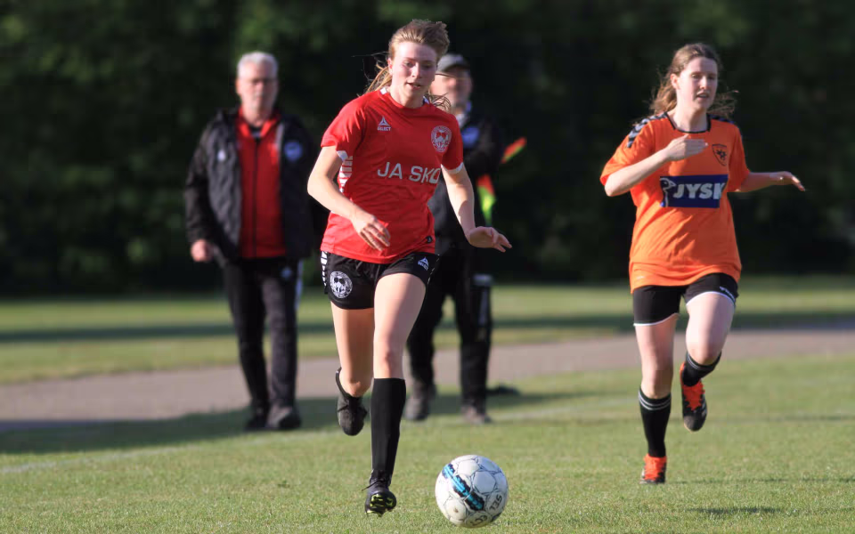 Serie 2-kvinder spiller hjemmebanekamp