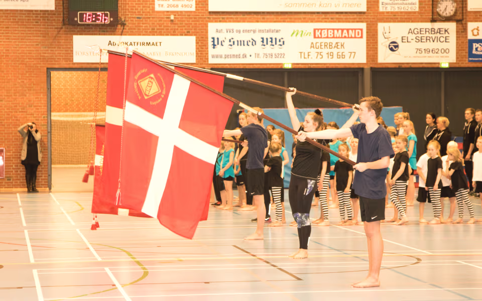 Gymnastikopvisning NRUI i Helle Hallen