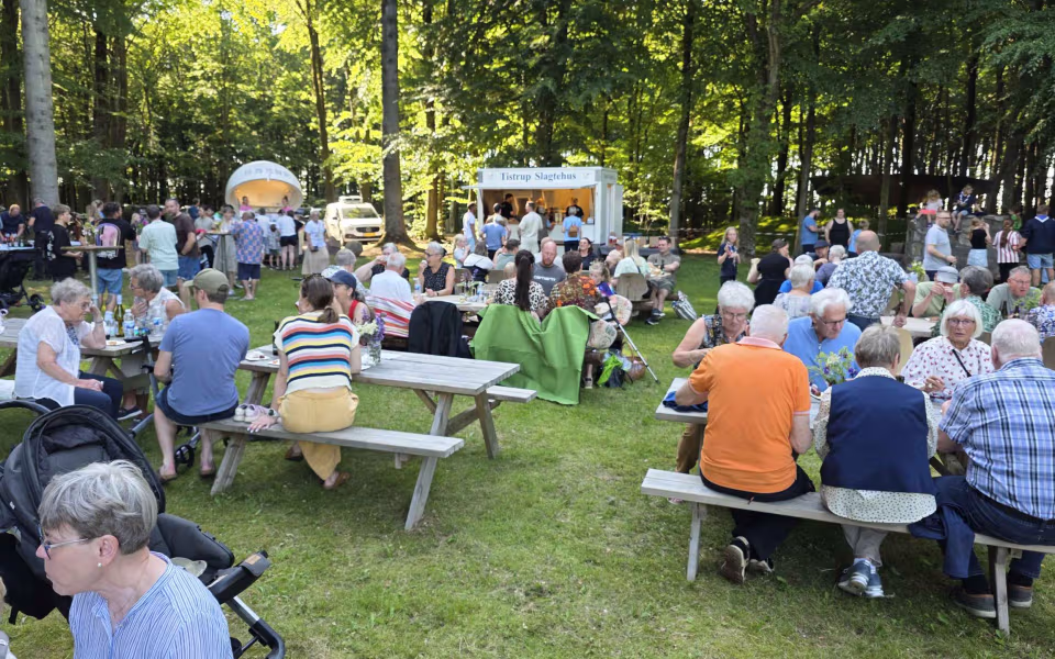Filmklip og billeder fra Midsommerfest i Tistrup Anlæg