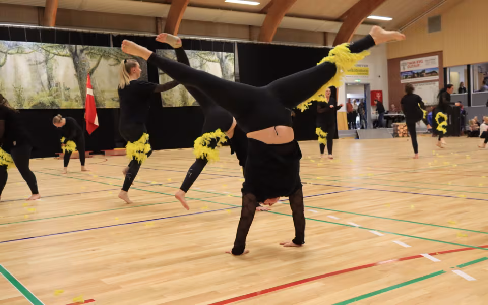 Forårsopvisning styrker integration i Outrup