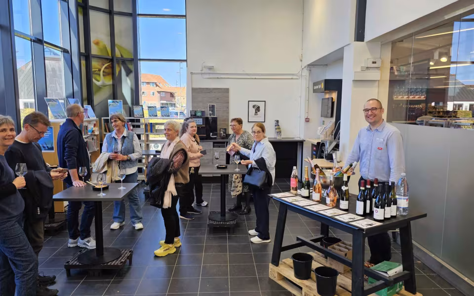 Ølgod Vinsmagning 2025, blev en uforglemmelig eftermiddag i midtbyen – Se billeder fra arrangementet.