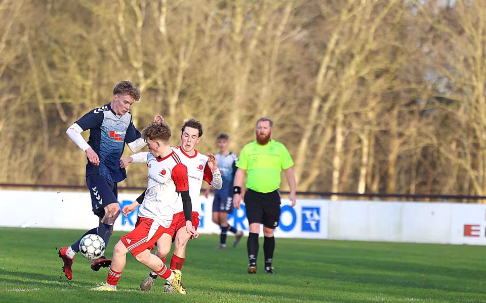 HTS U19 vinder 5-1 over SGI. Se de mange billeder.