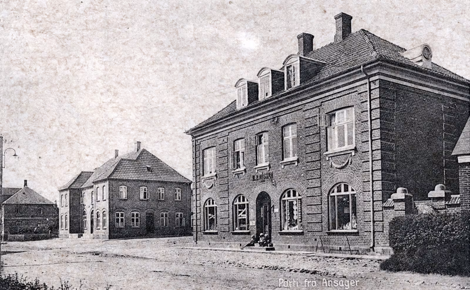 Købmandsgård, hotel og smed