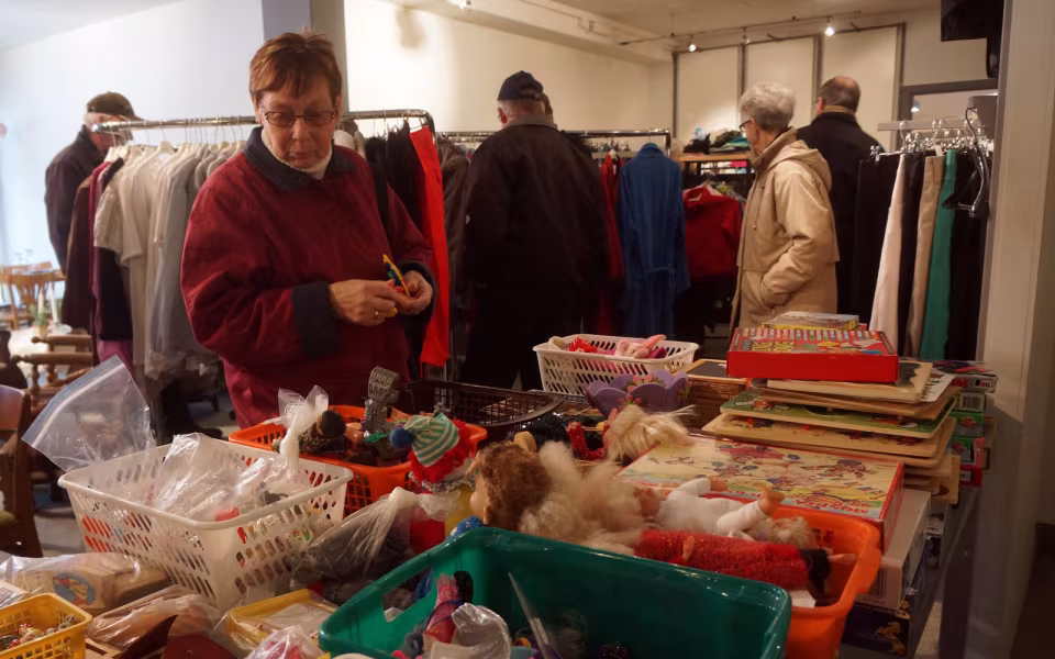 Ansager Genbrug åbning af den nye butik.