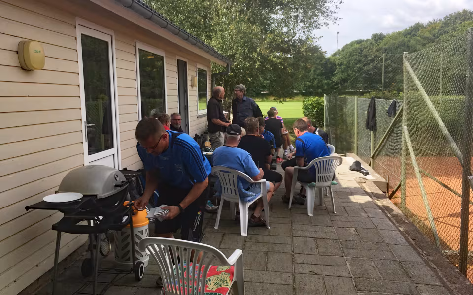 Klubstævne på tennisbanen