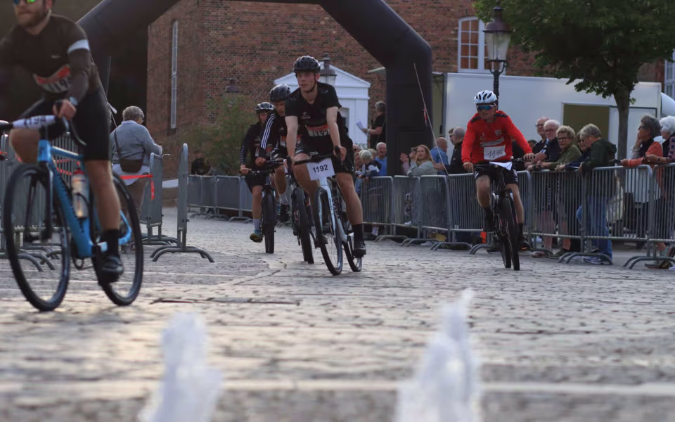 Sponsorløb skabte fest på torvet