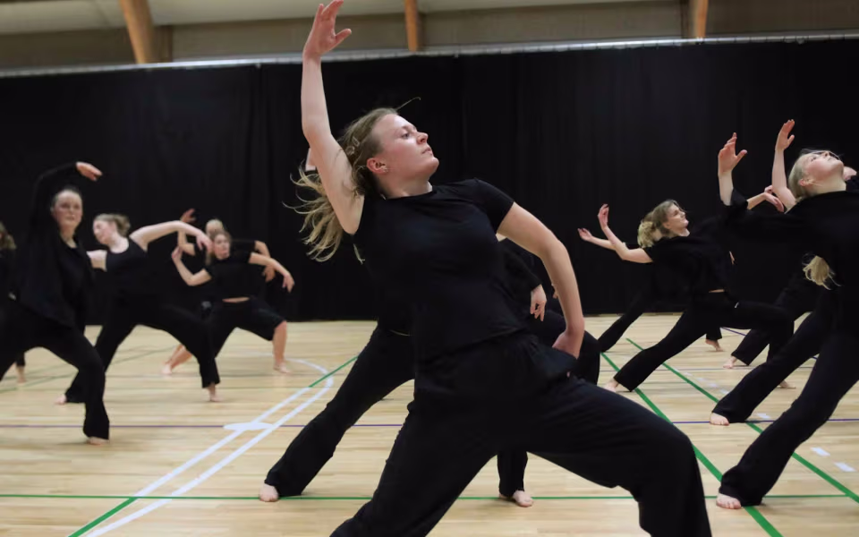 Julegymnastik samler fuldt hus