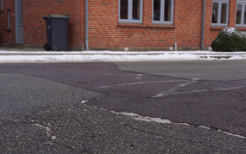 Tidligst i 2025 kommer der nyt asfalt på Østergade
