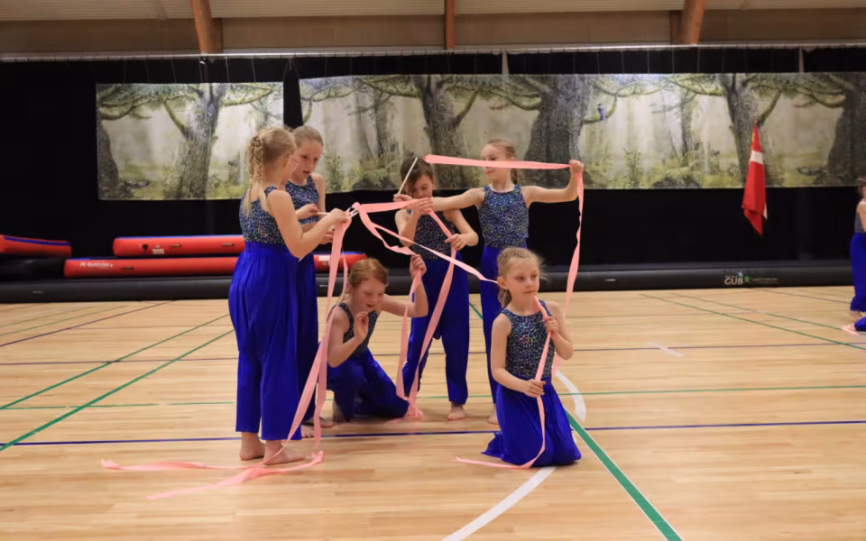 Forårsopvisning styrker integration i Outrup