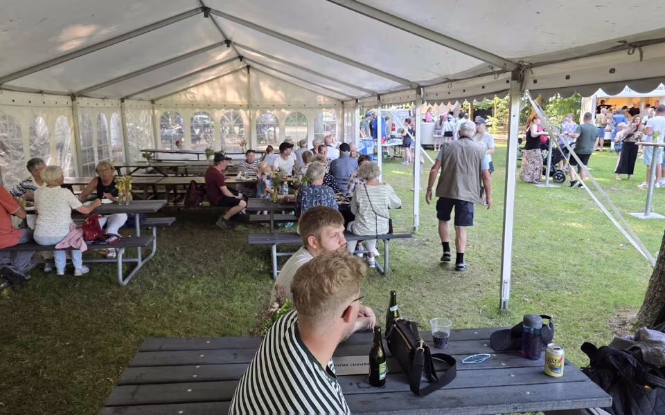 Filmklip og billeder fra Midsommerfest i Tistrup Anlæg