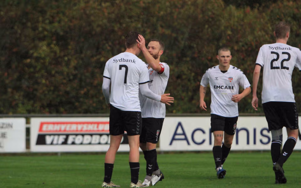 Varde redder point i overtiden